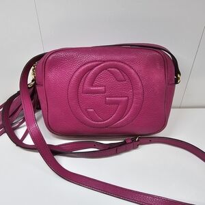 Gucci Soho Disco Crossbody Bag in Fuchsia Pink